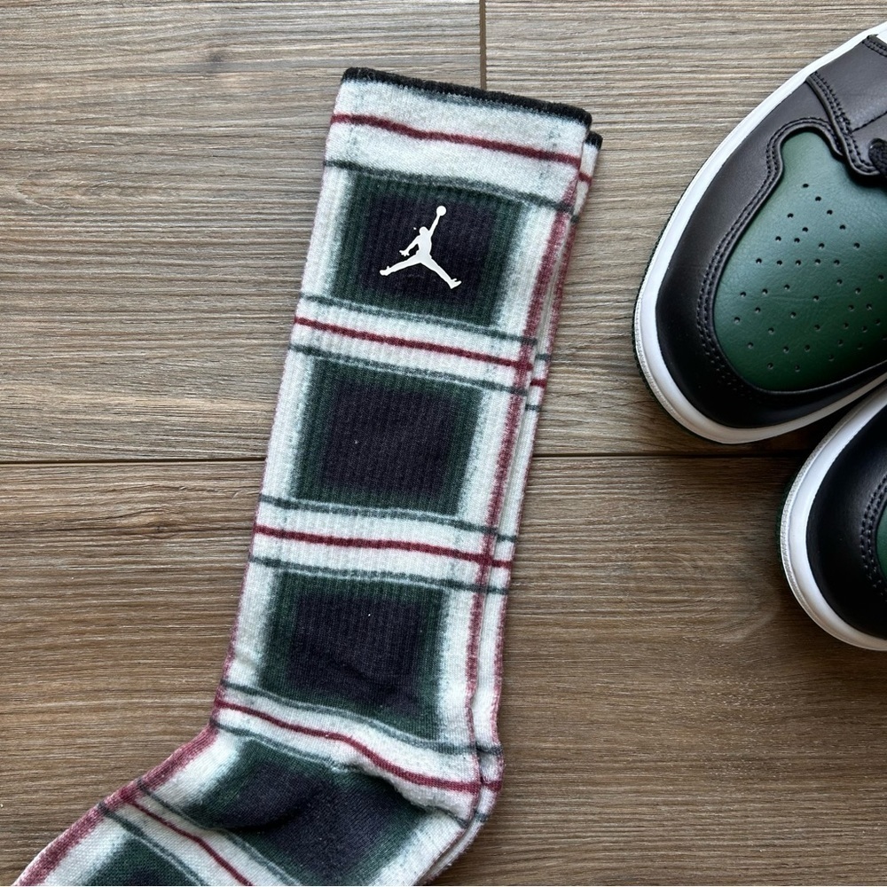 Nike | Jordan UNC Everyday Essentials Crew Socks in UNC Green Plaid (M 12-15)